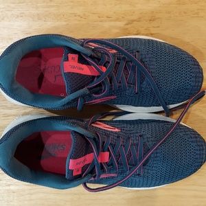 Brooks Revel 3 Women Sz 10